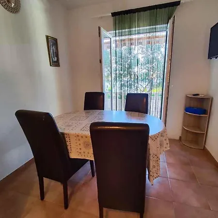 Apartman In 36139 *